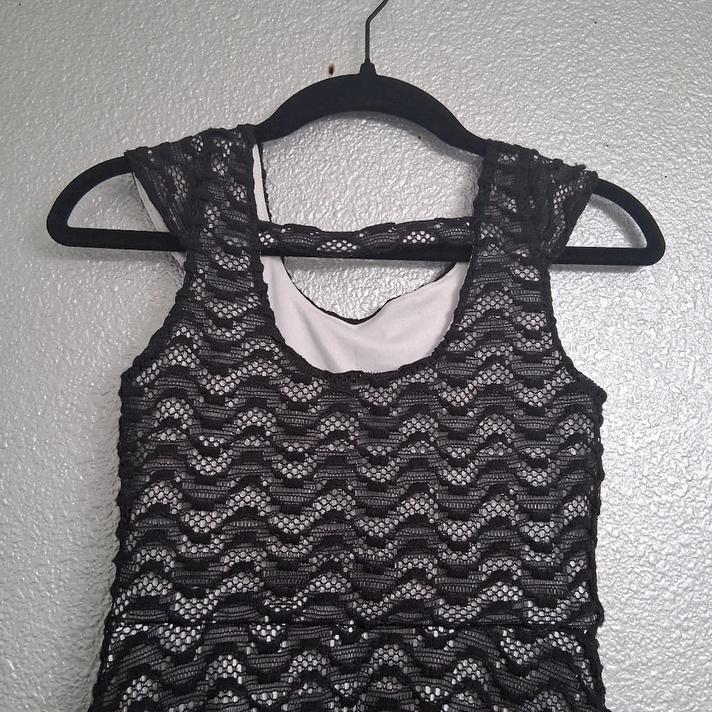 Lilt Girl's Black Lace Overlay Formal Dress   Size 8.    13